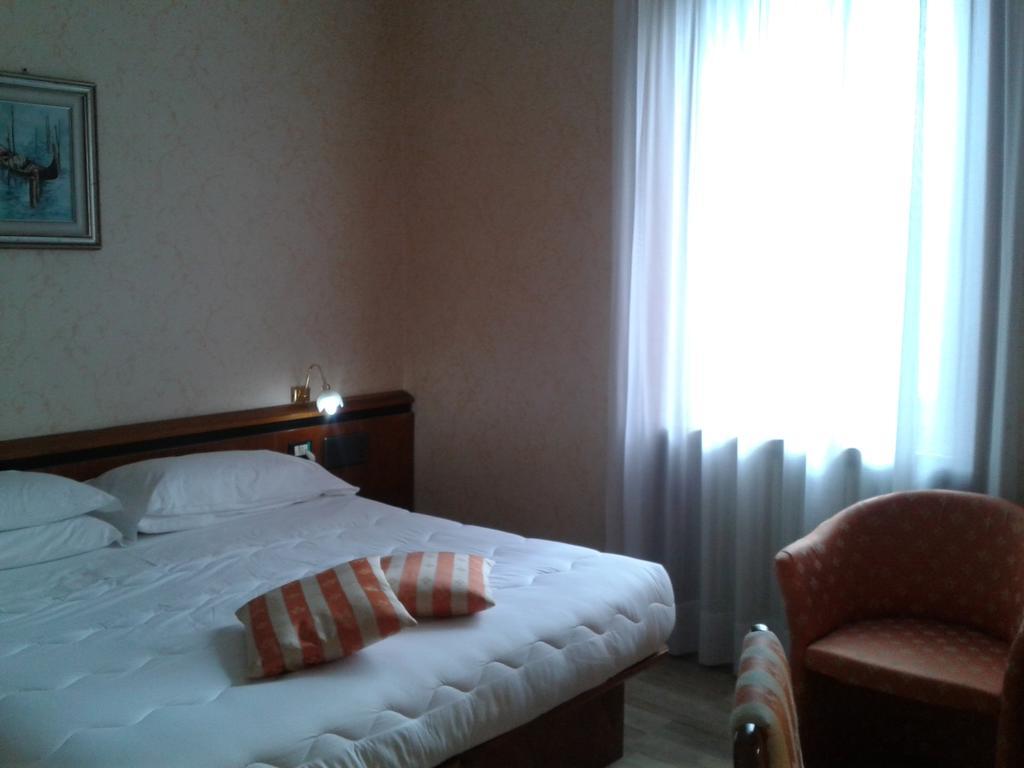 Hotel Villa Delle Ortensie Sant'Omobono Imagna Chambre photo