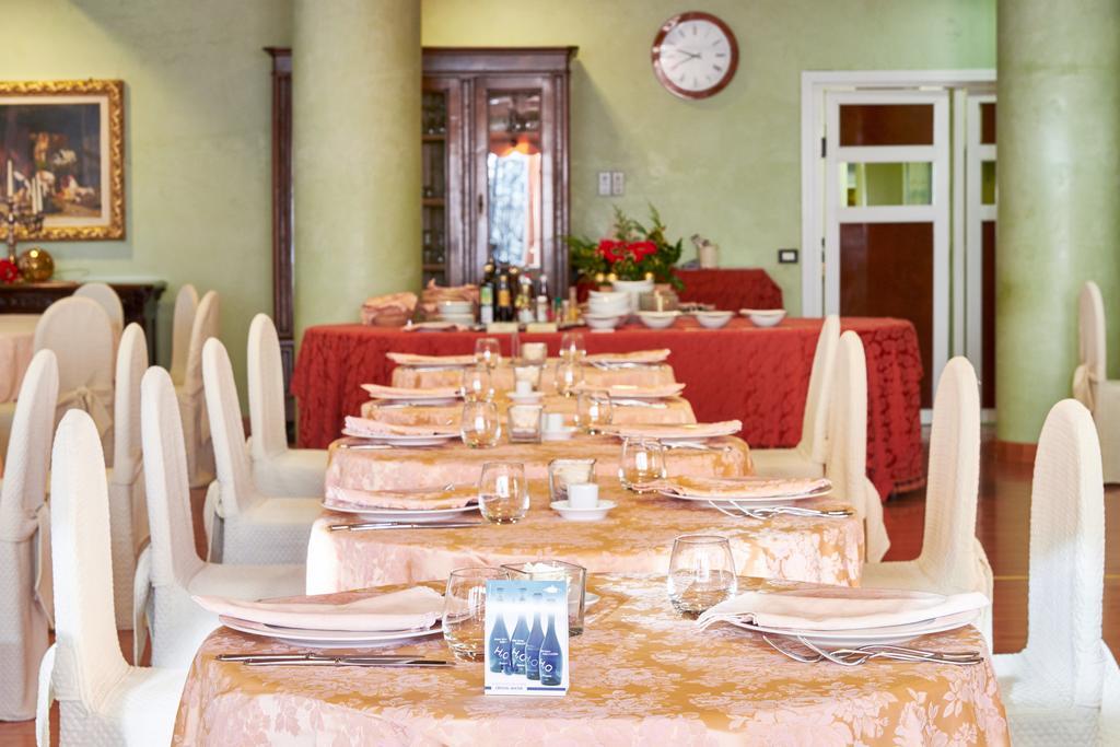 Hotel Villa Delle Ortensie Sant'Omobono Imagna Extérieur photo